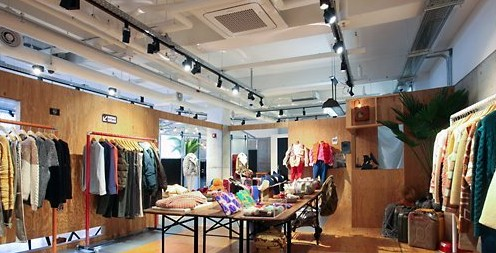 女裝實(shí)體店鋪裝修解說(shuō)！